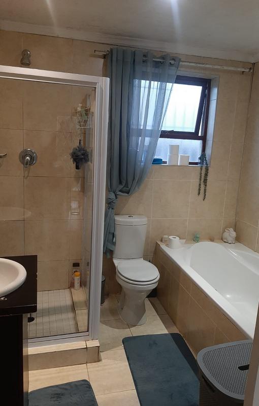 To Let 4 Bedroom Property for Rent in Strand Western Cape